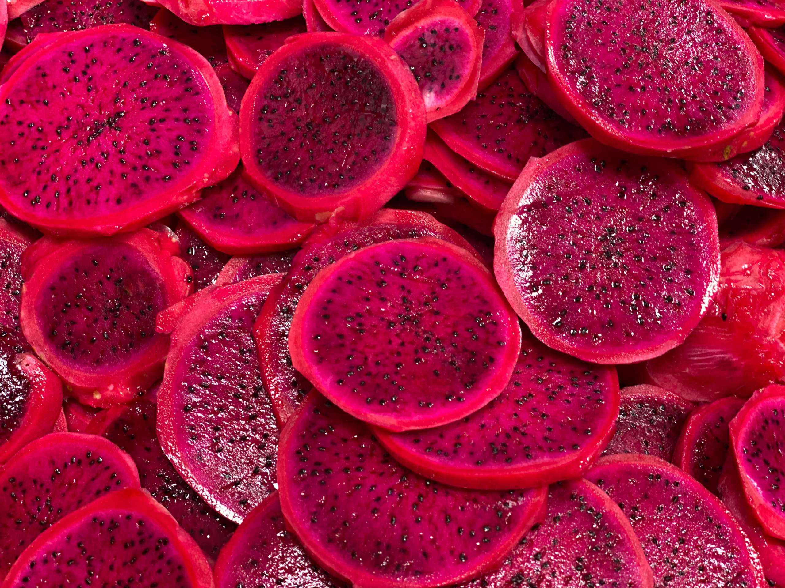 cutting dragon fruit