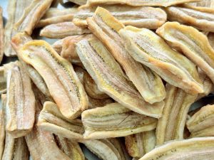natural dried banana slices